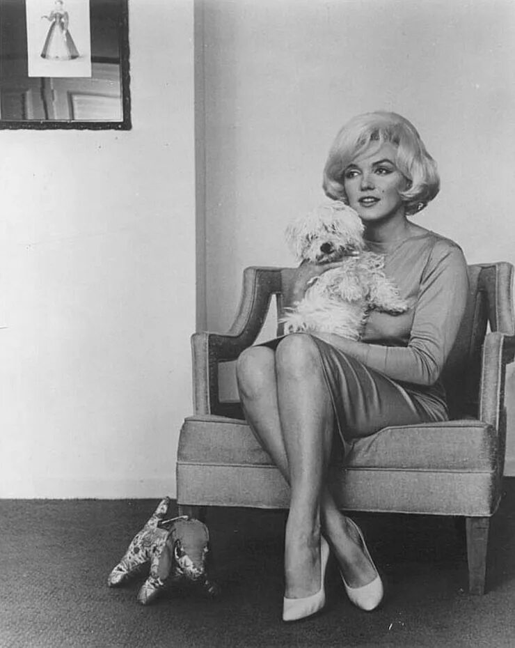 Marilyn monroe at home by philippe halsman 1952. Мэрилин монро 1958. Мэрилин монро фото. Монро домашнее. Мэрилин монро домашние фото.