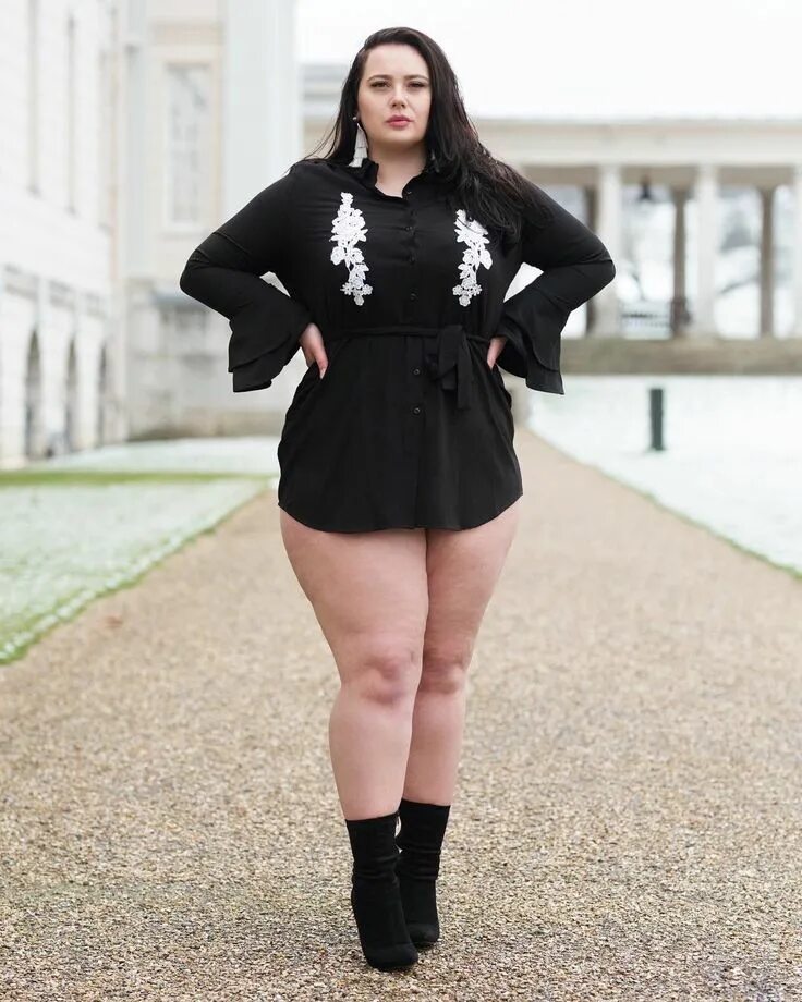 Толстушки в коротких. Kamilla siemko plus size. полненькие в коротких платьях.