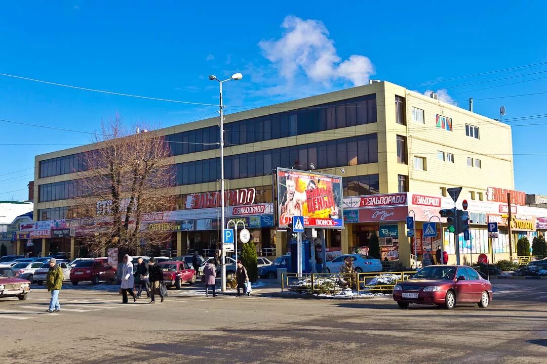 В майкопе дешевле. ТЦ столица Майкоп. ТЦ Майкоп Молл. Центр столицы Майкоп. Столица Майкоп магазины.