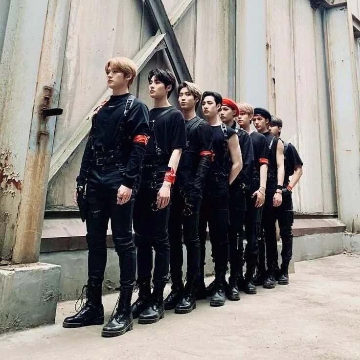 Finding skz edition. Стрей киндз. skz stray kids. wolfchant stray kids. skz группа.