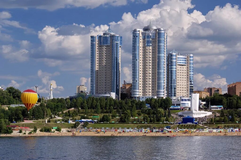 Недвижимость коттеджи. Частный дом ижс. Самара гостиницы на набережной. Берег самара жк. Дом около самары.