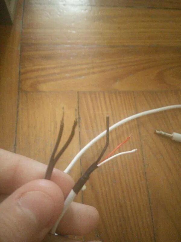 Спаять колонки к штекеру 3. Припаиваем провода к динамиками s90. Провод чтобы подключить сабвуфер к компьютеру. Компьютерные колонки подключить к телефону. Как проверить правильность подключения динамиков.