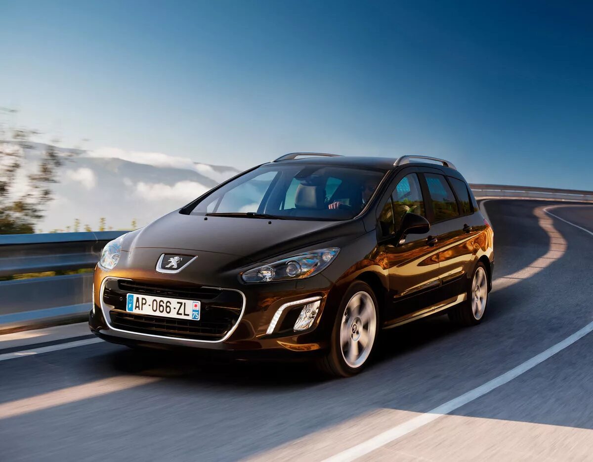 Peugeot 308 1. Peugeot 308 2011. пежо 308. Peugeot 308 5-door. Peugeot 307 красный.
