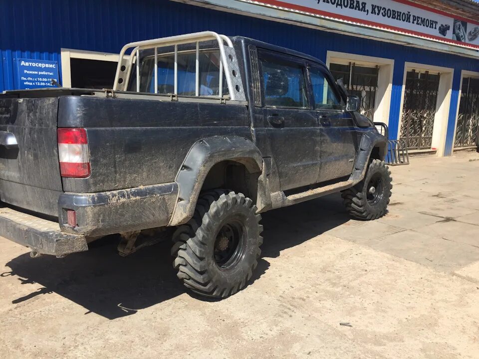 Уаз пикап шины. УАЗ пикап на 33 колесах. UAZ Pickup 33 колеса. Patriot Pickup 35 колеса. УАЗ Патриот пикап на 33 колесах.