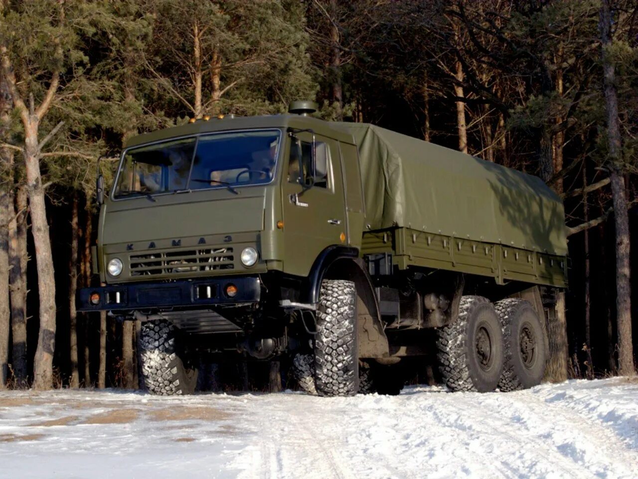 Военные машины камаз. КАМАЗ 43114 военный. КАМАЗ 43114 кунг. Грузовики КАМАЗ 43114. КАМАЗ 43114 бортовой военный.