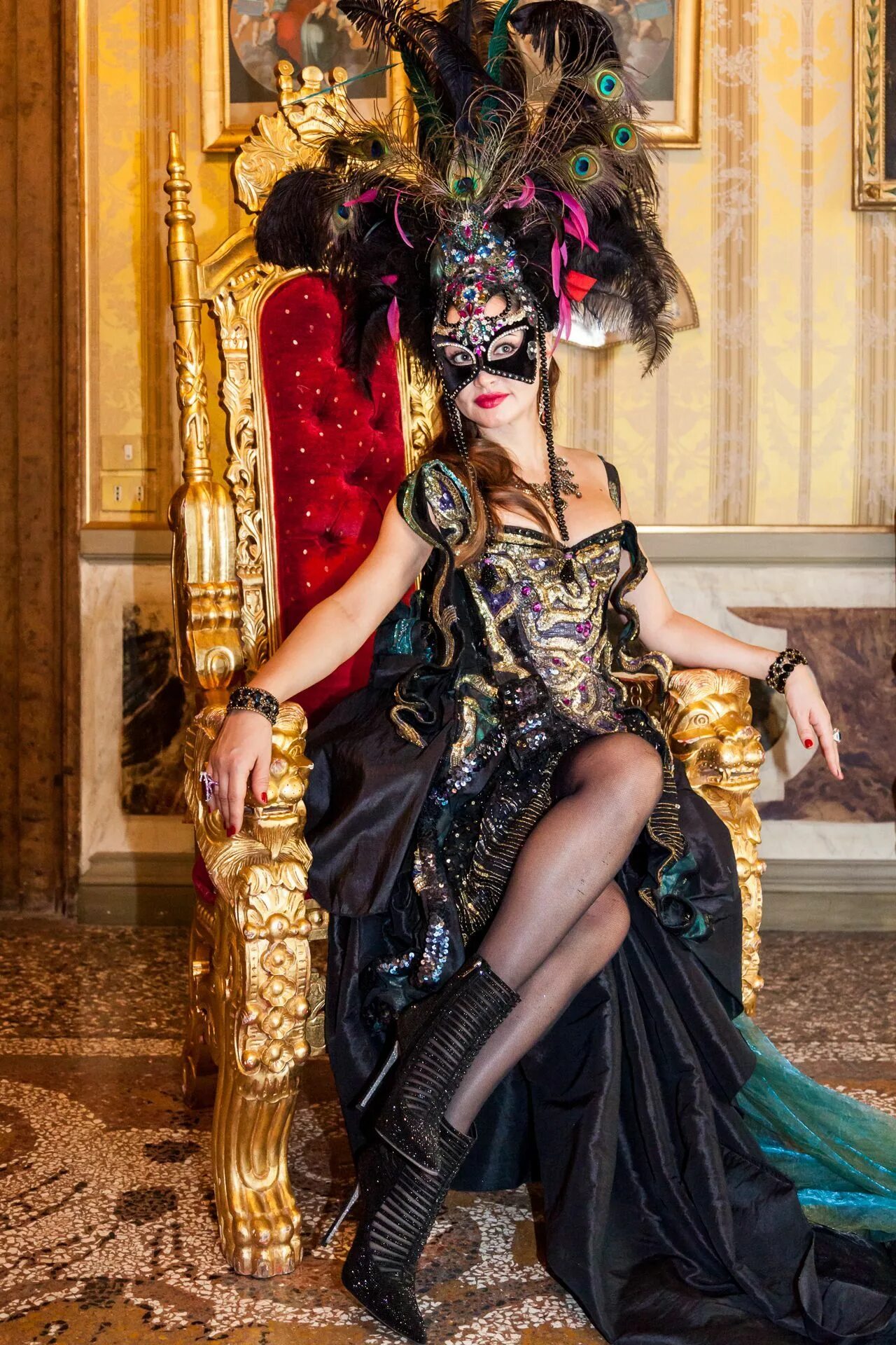 Бал маскарад одежда. Венеция карнавал одежда. Образ на бал маскарад. Маскарад венеция odejda. Венецианский бал-маскарад.