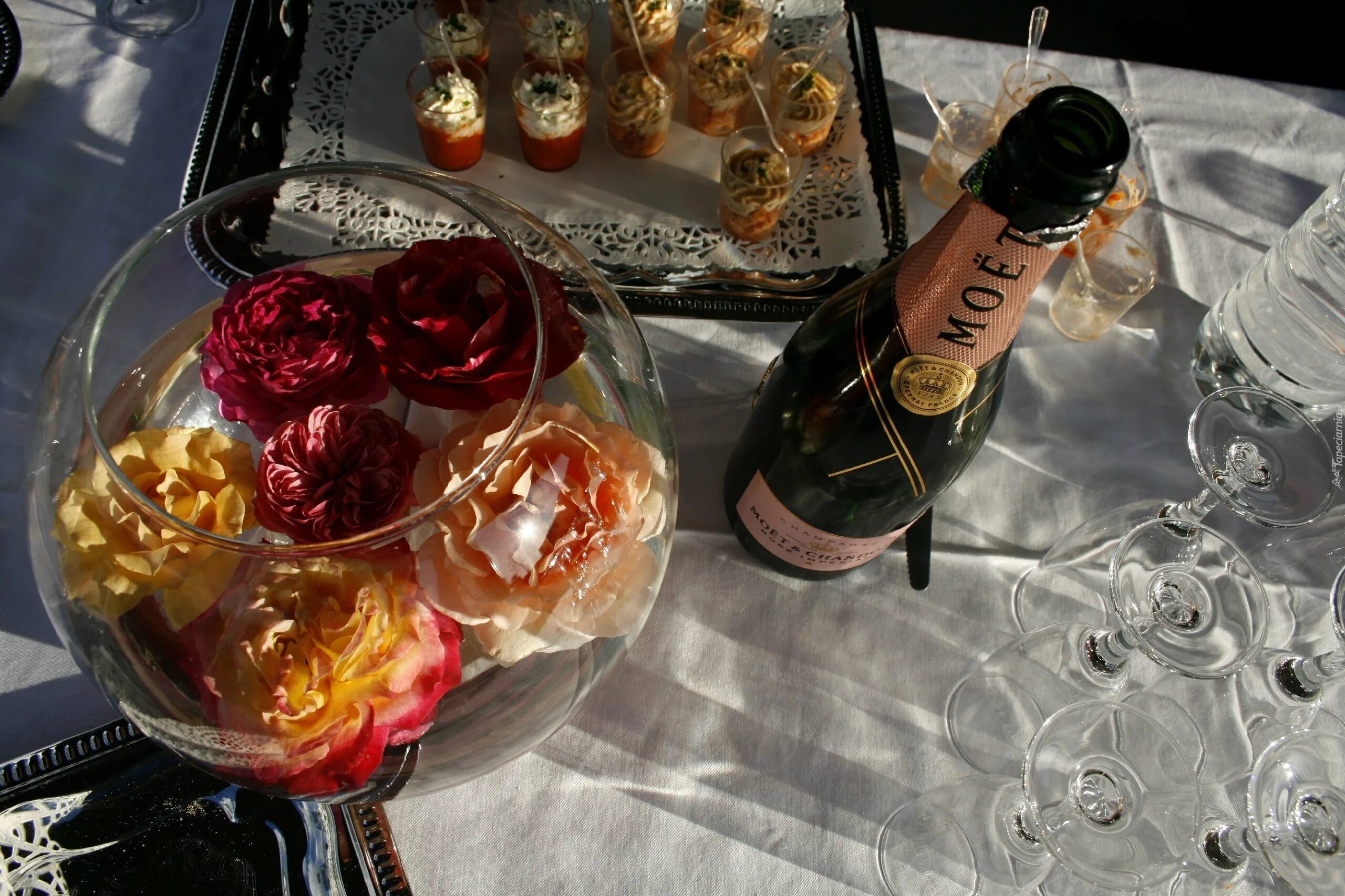 шампанское и розы 81 глава. торт шампанское цветы. шампанское и конфеты. букет цветов с шампанским. шампанское в бокале.