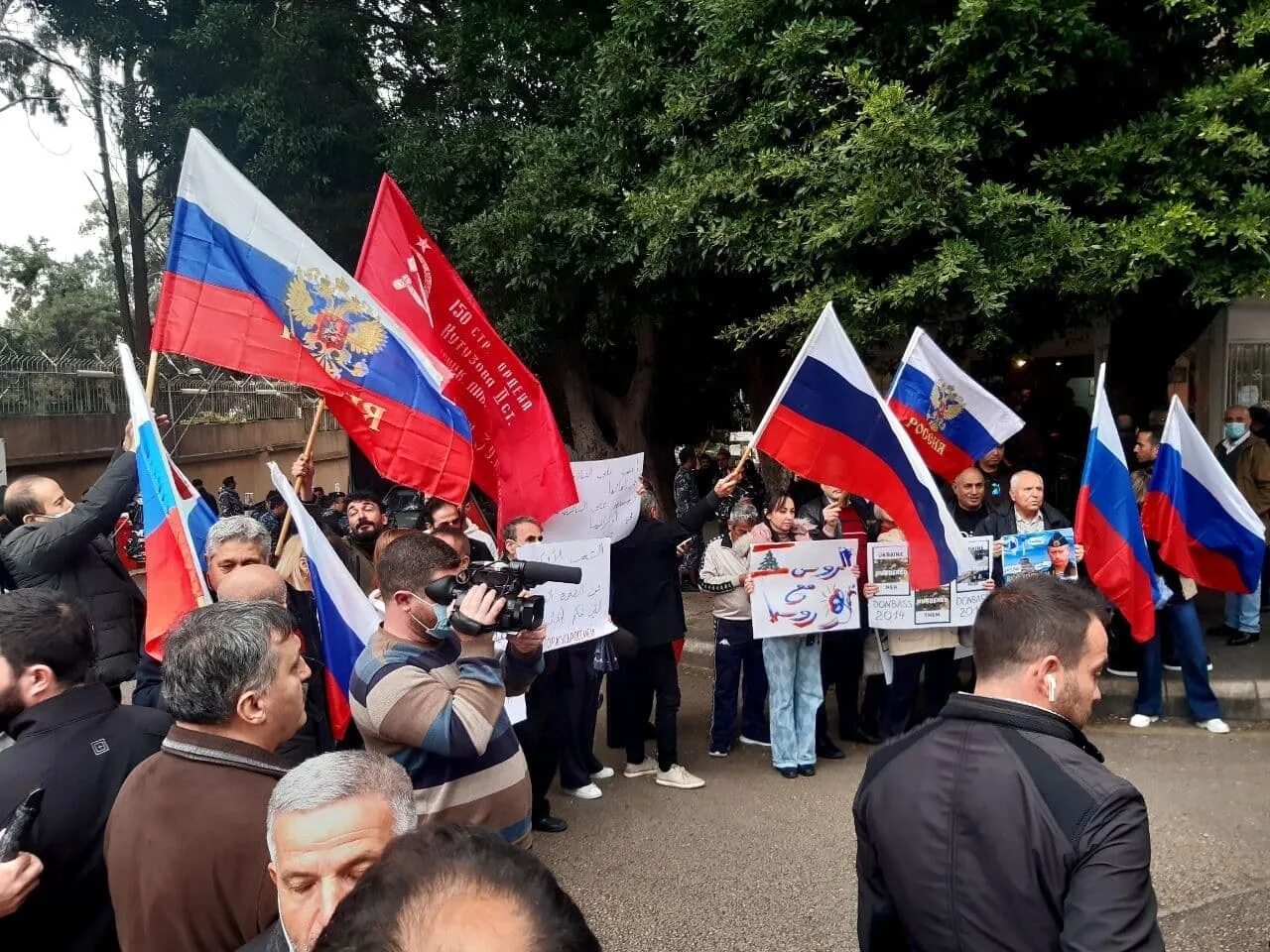 Плакаты в Сербии в поддержку России. Россия против Украины. Митинг Украина. Митинги в поддержку украины