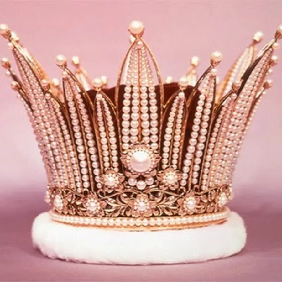 Crown jewels (драгоценности короны). Корона красивая большая. Есть ли корон. Есть ли корон. Диадема королевы теоделинды.