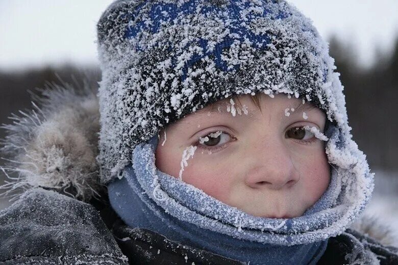 после мороза можно. безопасность в сильные морозы. что дела ь при обморожении рук. после мороза можно. как не замерзнуть.