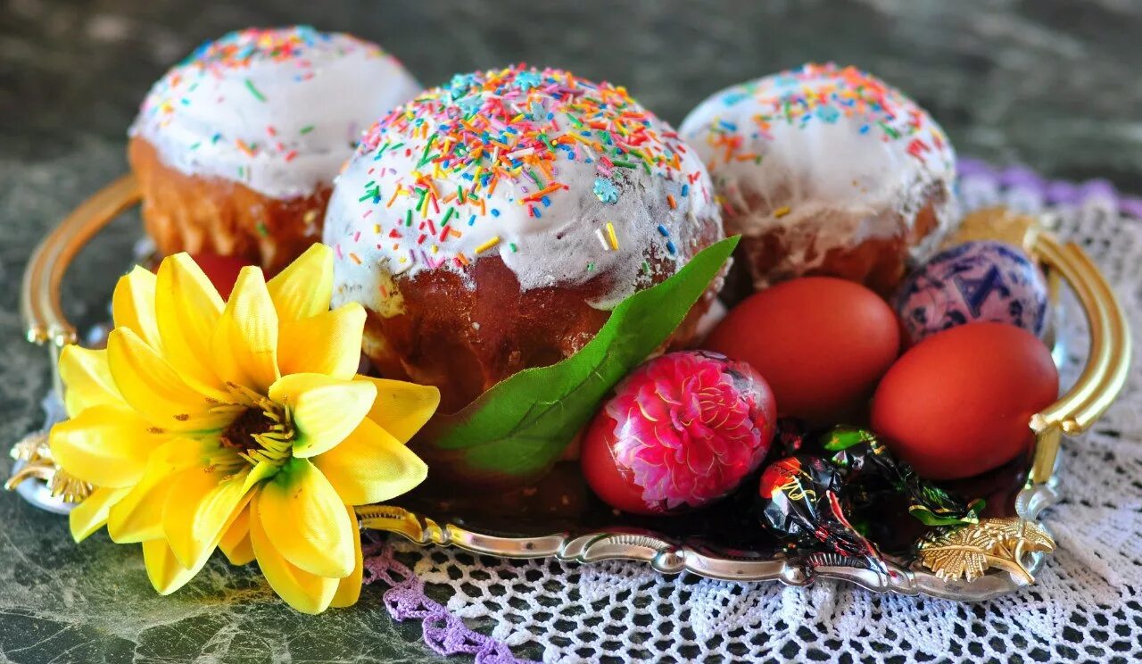 праздник "пасха". кулич и яйца на пасху. пасха фото красивые. красивые куличи. христос воскресе воистину воскресе.
