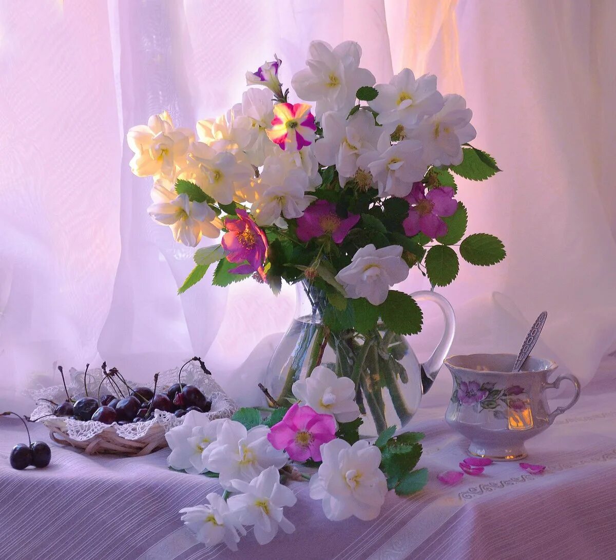 Открытка добрый день нежная. Утренние цветы. Красивые цветы в вазах. Доброе утро цветы. Утренний букет.