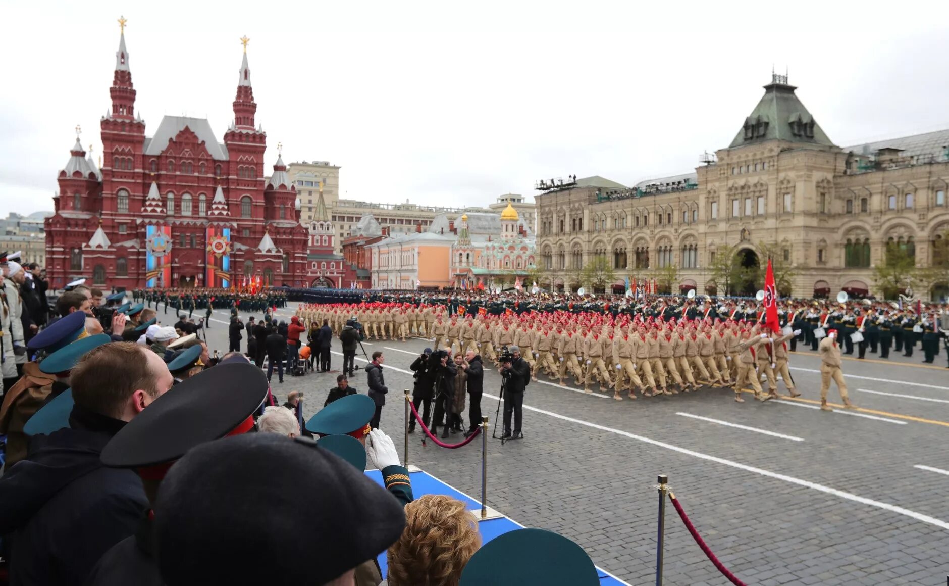 9 май кремль. Парад Победы 2017 в Москве. Парад Победы 2017 года на красной площади. Парад Победы 9 мая 2017 в Москве.