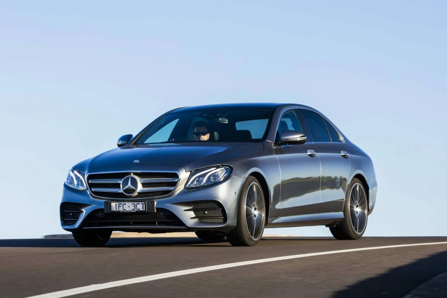 Е класс какой класс. Mercedes benz e200. mercedes benz e class. мерседес-бенц e класс e200. mercedes benz e 213.