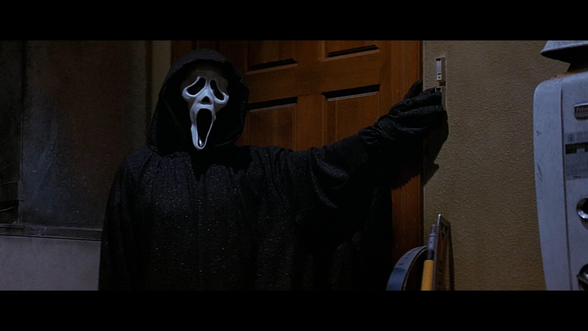 Ужасы про маску. «Крик» (Scream 1996, Режиссер Уэс Крэйвен). Ghostface Scream 1.