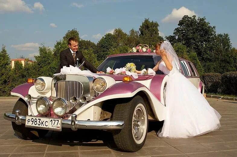 Ретро прокат. Свадебная машина. Ретро авто на свадьбу. Свадебная машина ретро. Ретро машина на свадьбу.