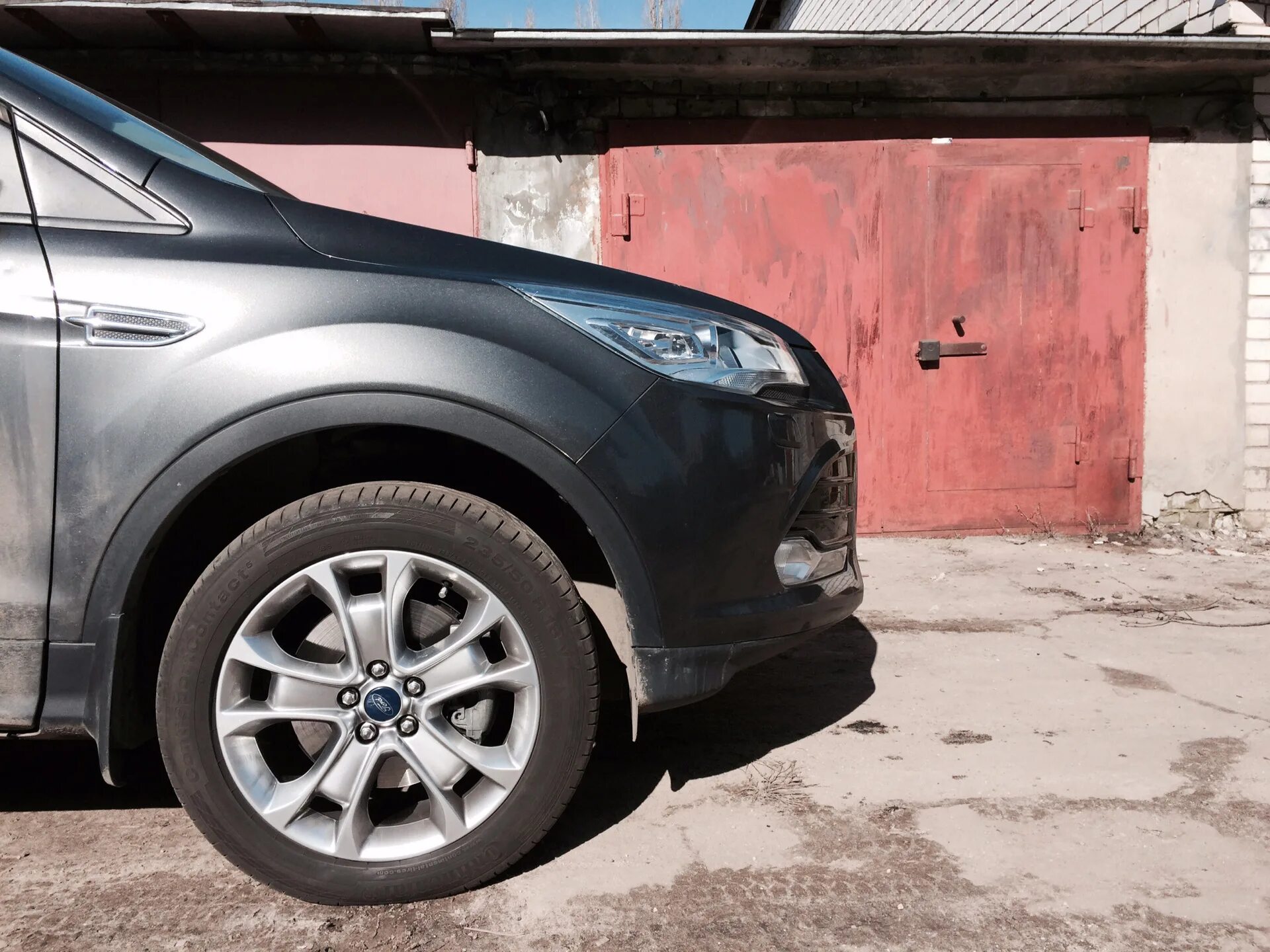 Колеса куга 2. Колеса Ford Kuga r17. Ford Kuga на 225 55 r18. 235 60 17 Форд Куга. Ford Kuga на 16 колесах.