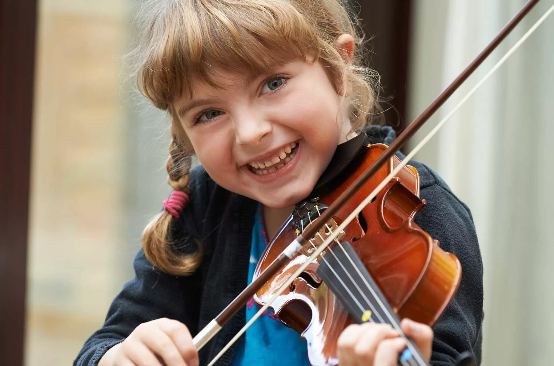 Конкурс скрипачей. Матвей блюмин скрипка. Матвей блюмин скрипка. Скрипач подросток. Скрипач подросток.