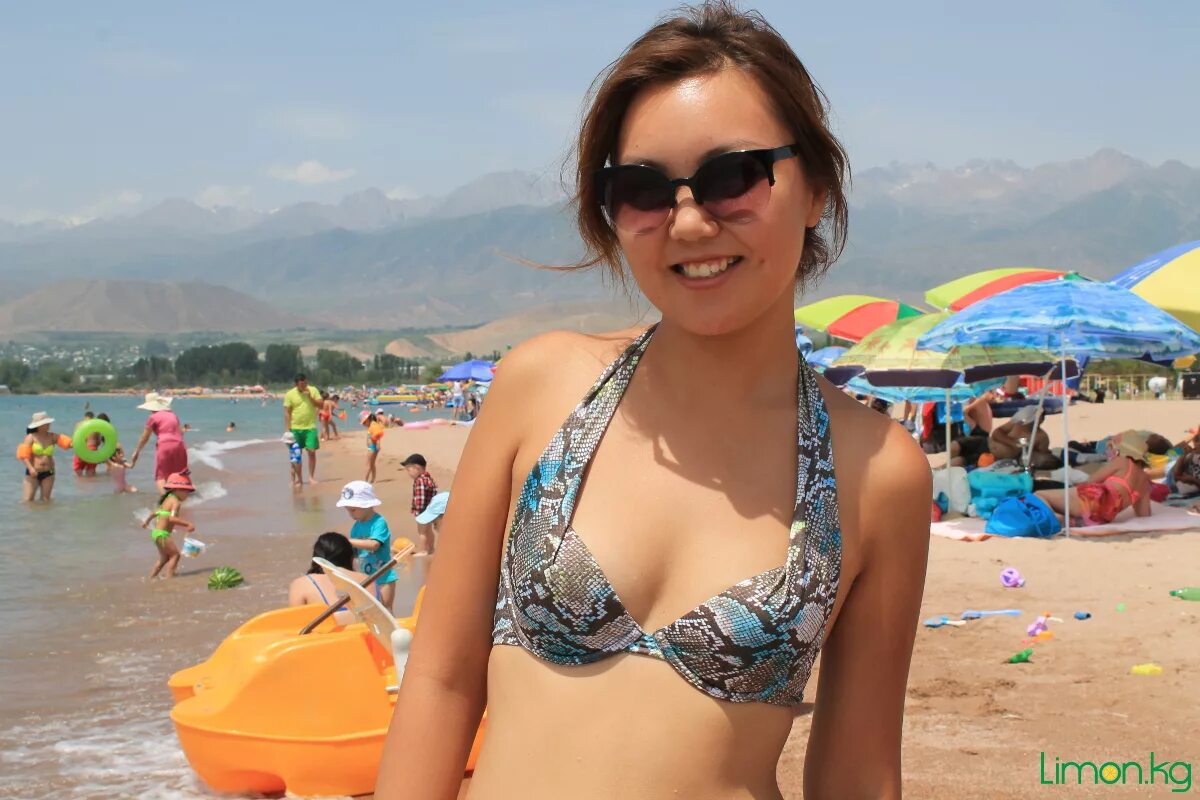 Кули девушка. Казахские девушки бикини. Кули девушка. Кыргызстан природа девочка. Кули девушка.