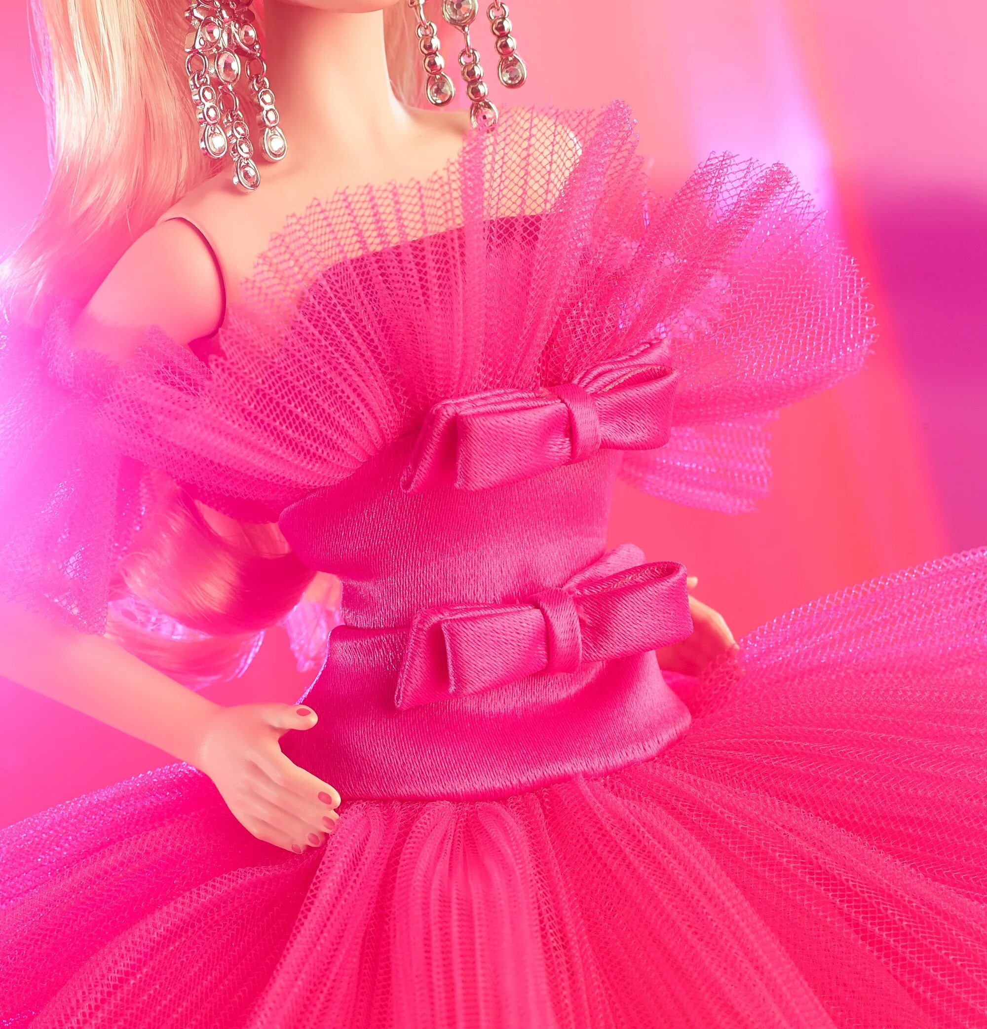 Розовая куколка. Кукла Barbie Pink collection. Кукла Барби Barbie Pink collection gtj76. Кукла Barbie Pink Gown. Барби Пинк коллекшн 2021.
