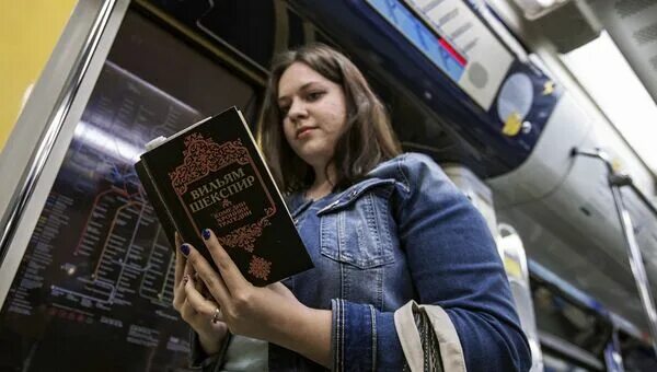 Как читать книги в метро совместный проект Санкт-Петербург стал самым читающим регионом России Blog Fiesta