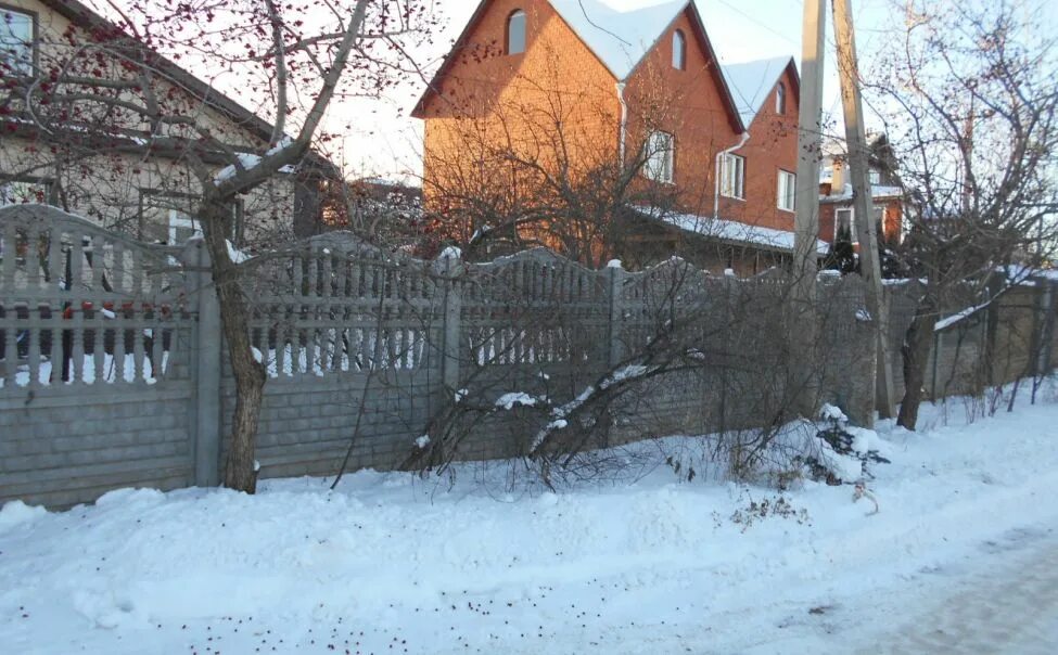 Самовольный захват земельного. Самозахват участка. Самовольный захват земельного участка. Самовольный захват земли в Молдове. За трубы частного сектора возьмутся.