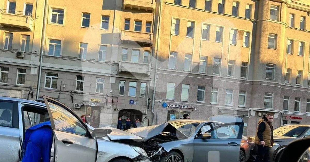 После аварии москве. Авария на Кутузовском проспекте Саид Губденский. Саид Губденский блоггер авария. Саид гудбедский ДТП на Кутузовском.