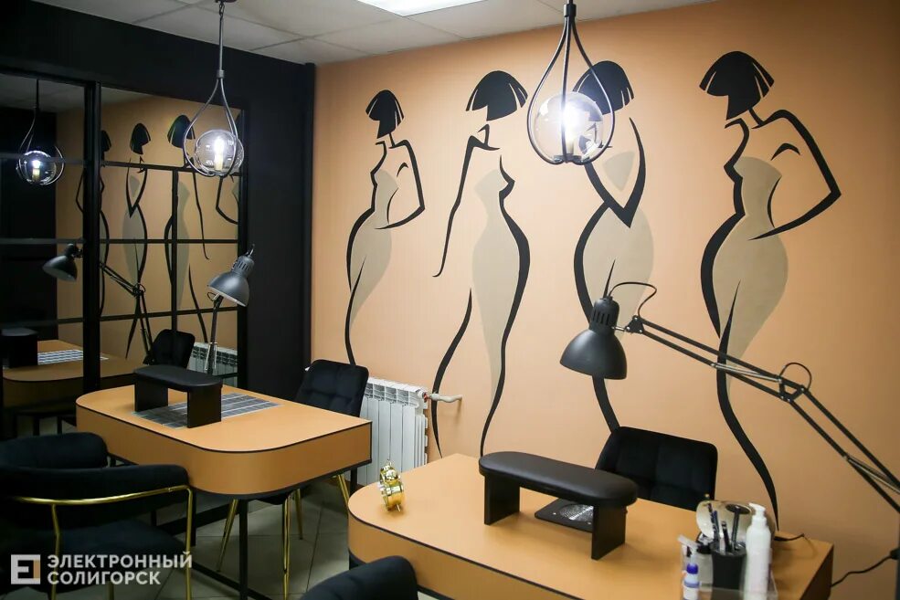 Солигорск ночной клуб ретро. Студия солигорск. Квартира под фотостудию. Ресторан солигорск алеся. Кафе la fleur солигорск фото.