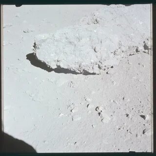 AS15-86-11687 (21495902168).jpg. 