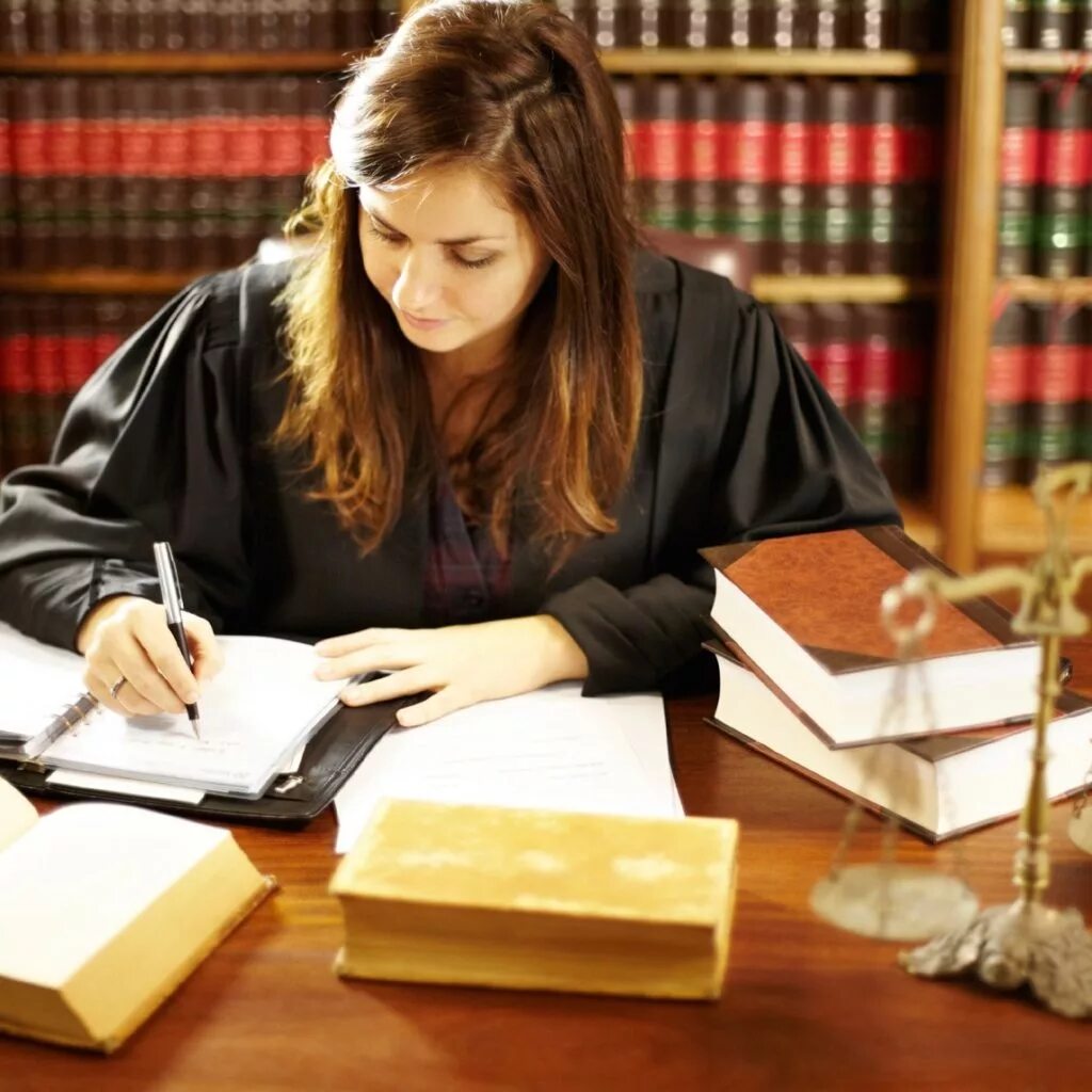 Выпускники мгу 2021. Как учатся заочники. Заочное обучение юридический факультет. Юридический факультет москва университеты очное обучение. Карташов мгюа.