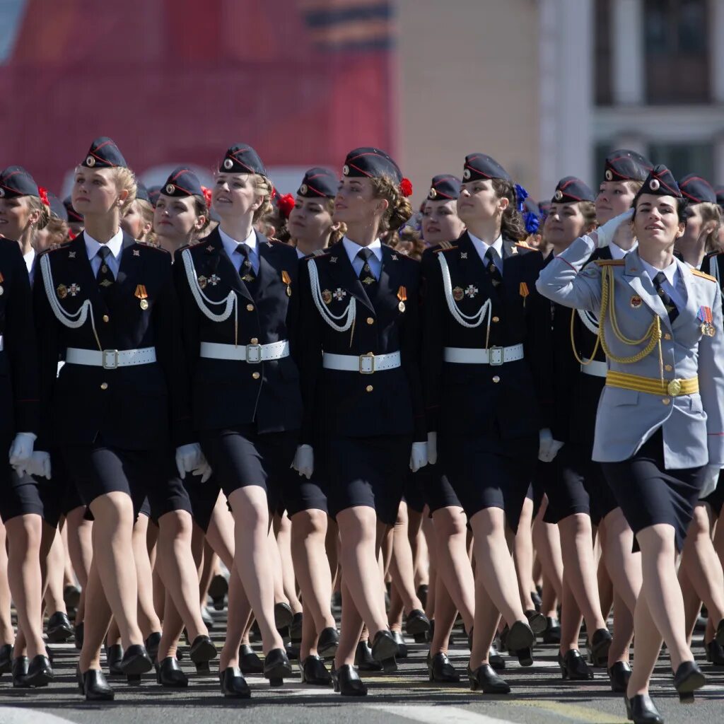 Женщины на параде. Женщины на параде Победы. Военный парад. Девушки на параде в Москве.