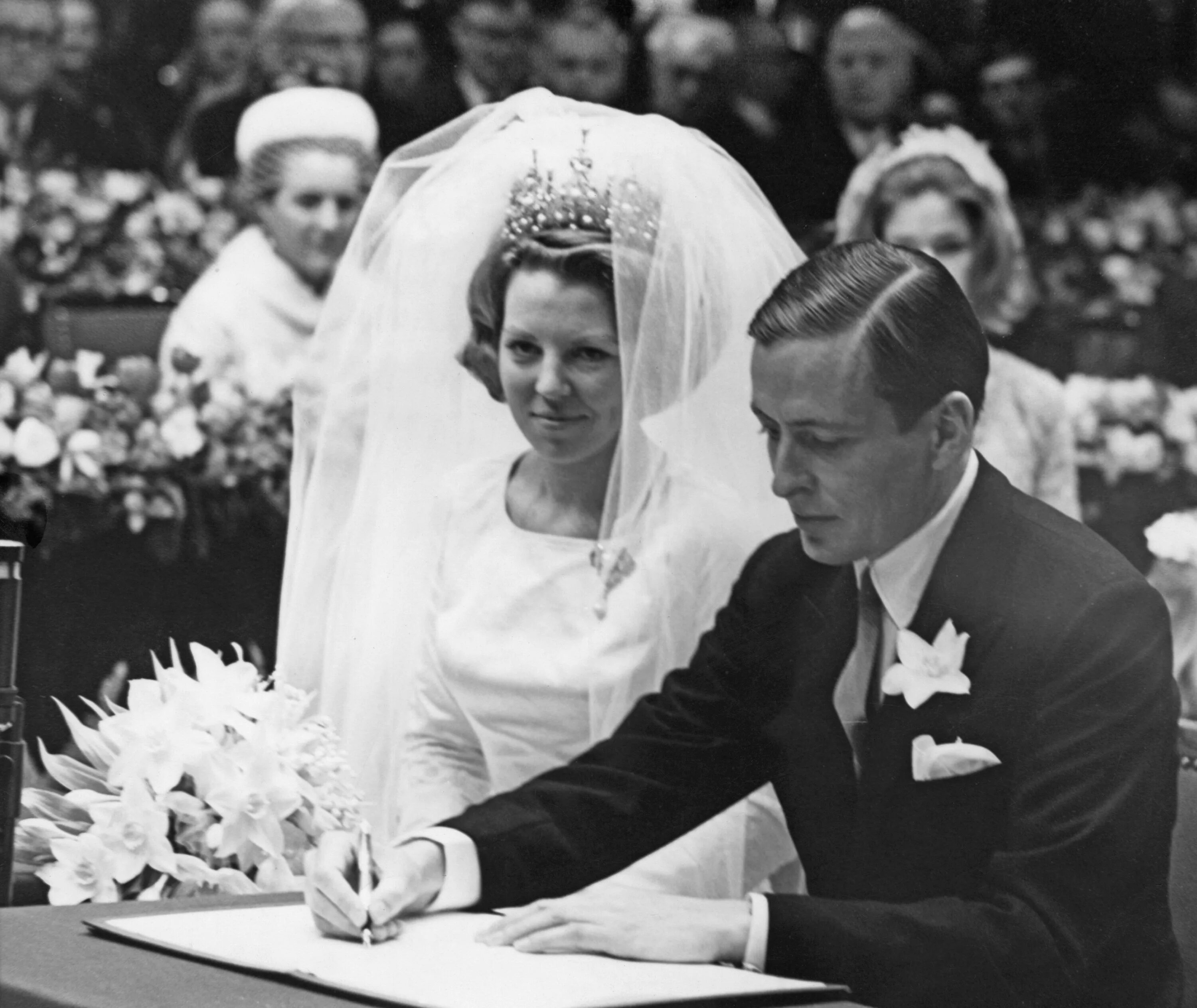 Свадьба королевы Беатрикс и Клауса Нидерланды. Королева Беатрикс свадьба. Королева Беатрикс Нидерланды свадьба. Наследник престола принцесса маргрете