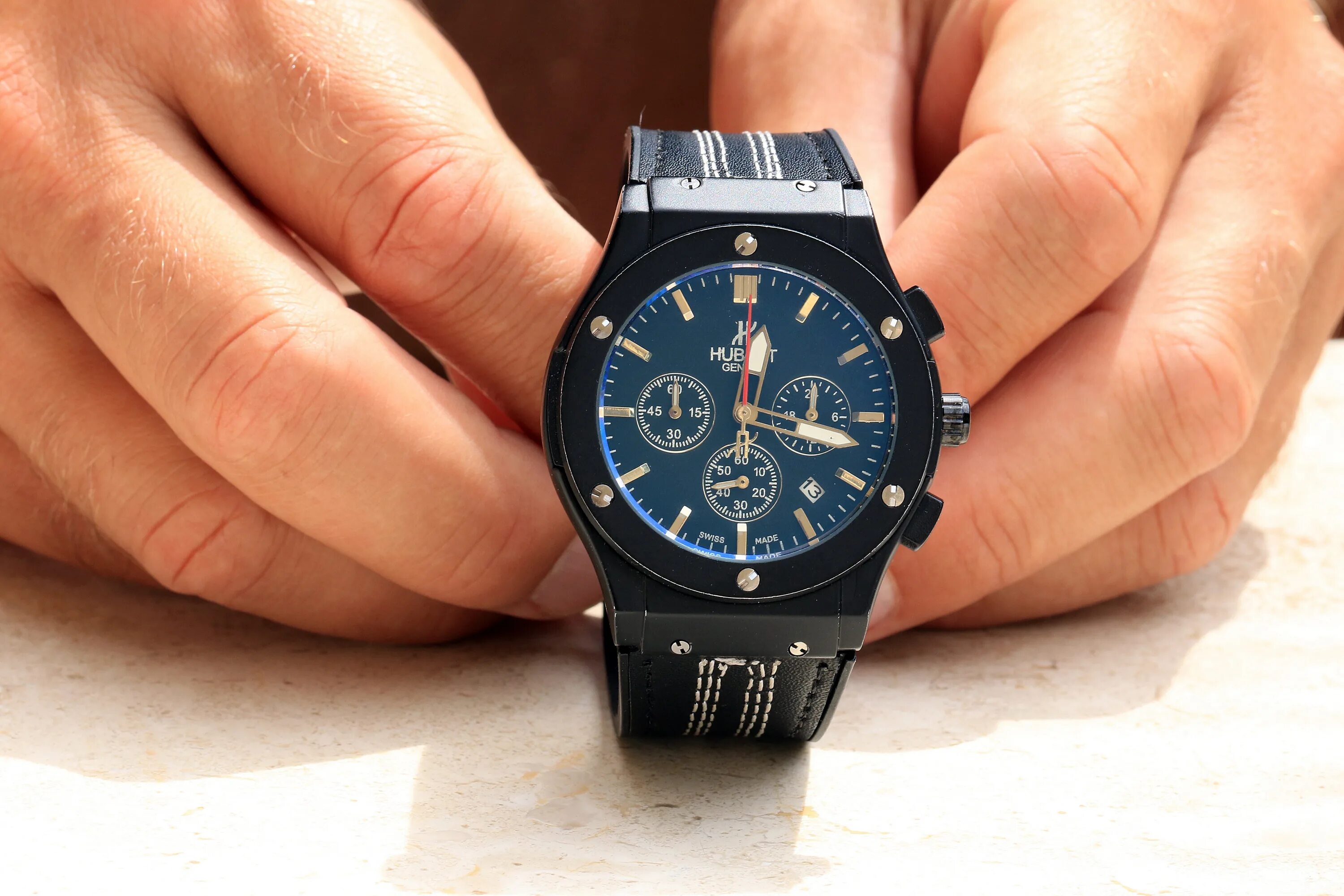 Часы долгого. Gold black white. Givenchy swiss made часы h051. Мужские часы на руке. Летнее время и зимнее время.
