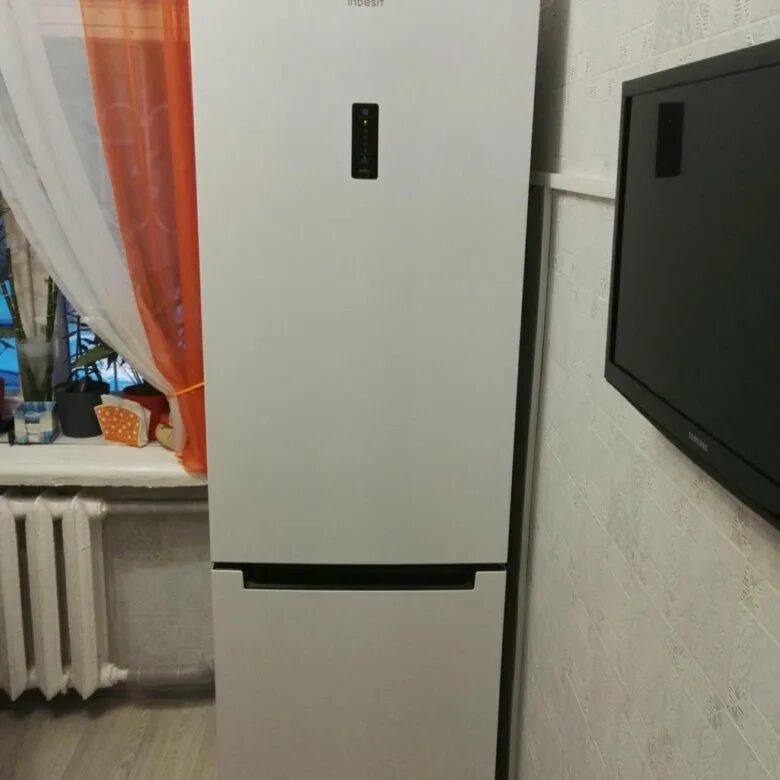 Холодильник индезит df5200w. Холодильник Индезит 5200w. Df5200w.