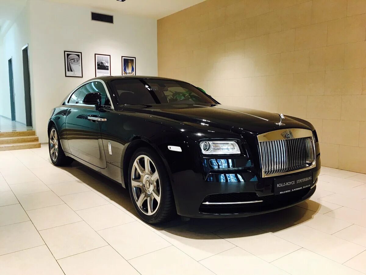 Турбо роллс пермь. Чёрный rolls royce phantom drophead. Rolls royce wraith 2022 black. Роллс ройс sweptail 2019. Роллс ройс авилон.