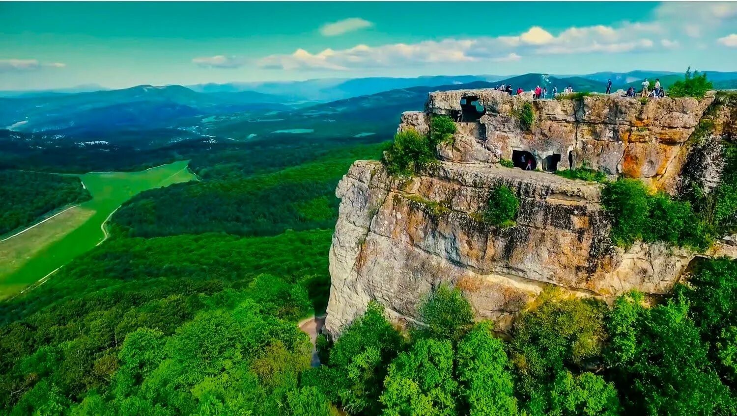 Мангуп кале село. Мангуп кале село. Мангуп пещерный город в крыму. Хаджи сала мангуп кале. Крепость мангуп-кале.