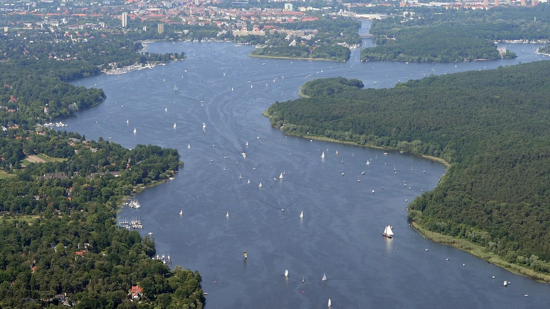 Berlin река Havel. Река Хафель Потсдам. Река Хафель Германия. Река в Берлине сверху. Берлинская река 4 буквы сканворд