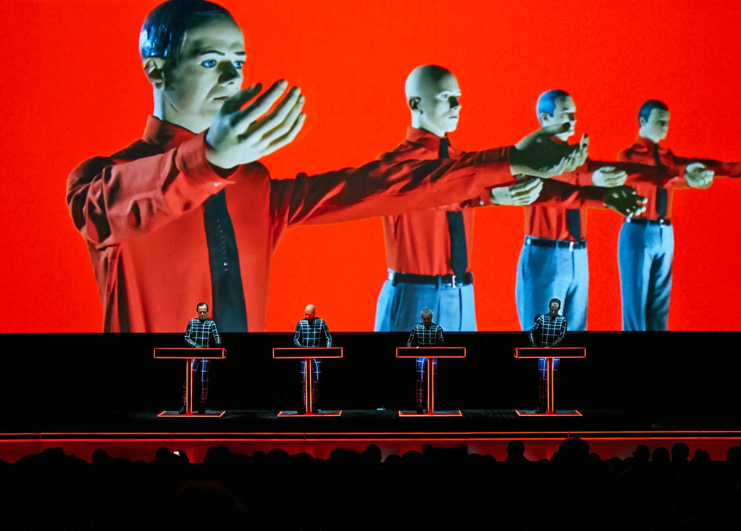 Крафтверк робот. Группа Kraftwerk. Группа Kraftwerk 2020. Kraftwerk 1968. Крафтверк 2021.