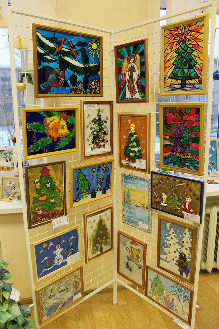 Выставка новогодний работ. Рисунок на выставку новый год. Выставка поделок к новому году. Новогодняя выставка. Новогодняя выставка в детском саду.