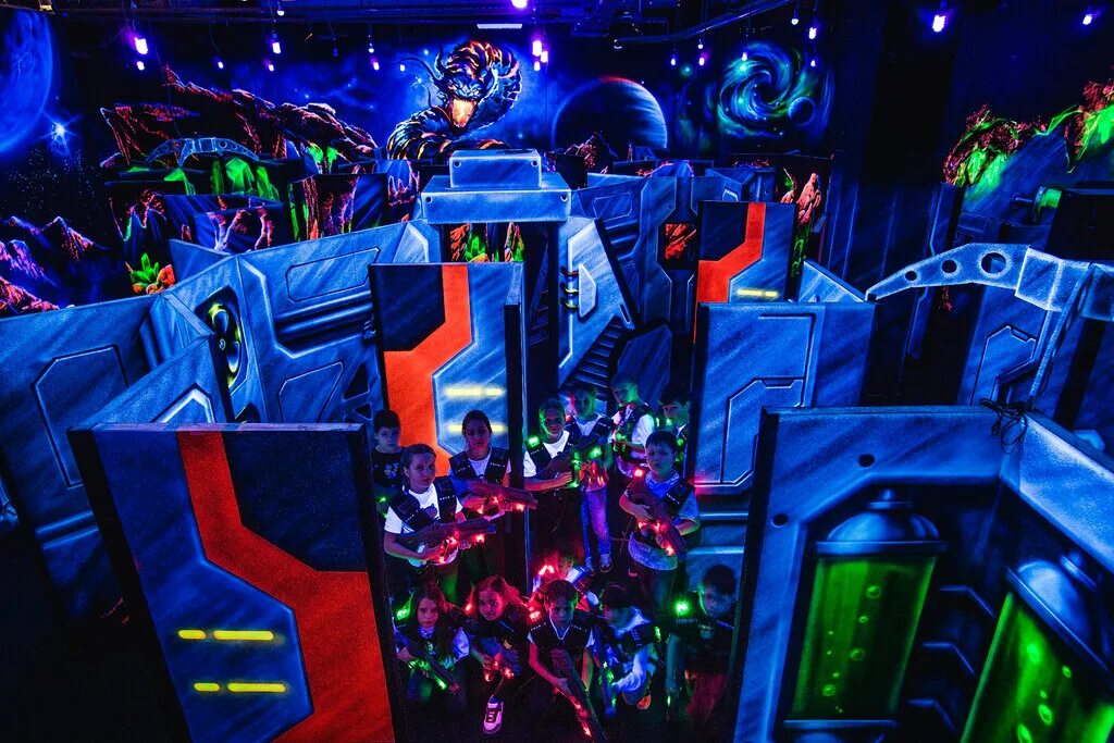 лазертаг бизон курганинск. лазер зона тамбов. лазертаг. лазертаг арена 2025. лазертаг оборудование.