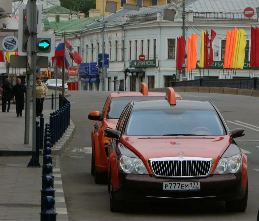 Таксуем на майбахе ютуб. Такси Майбах Москва. Небесный тихоход такси. Такси на майбахе. Такси майл.