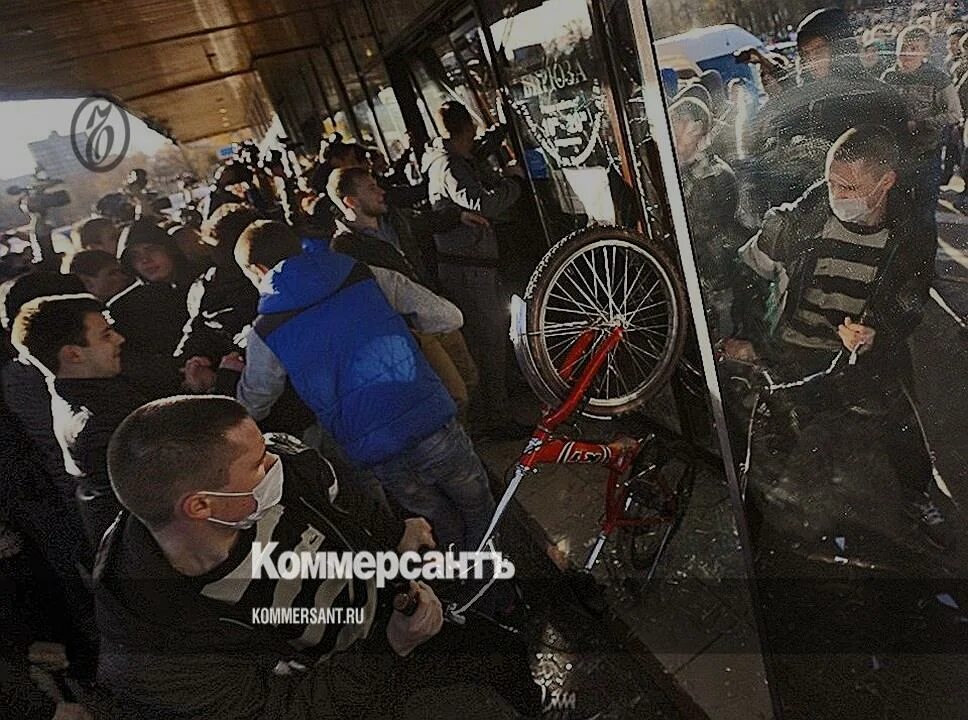 Перестрелка в бирюлево западное. Беспорядки в бирюлево 2013. москва бирюлево западное беспорядки. беспорядки в бирюлёве западном.