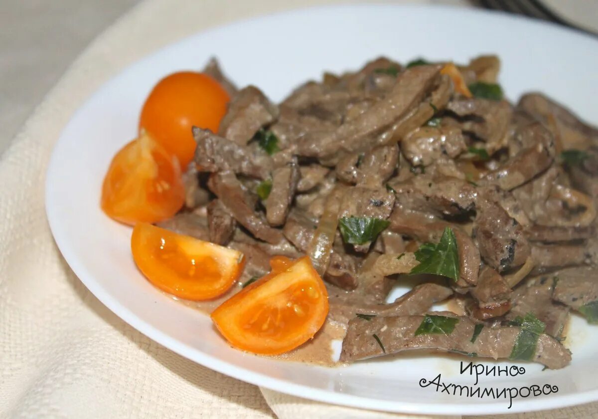 Подлива из печени. Печенка в соусе. Печень куриная петруха фото. Подлива из печени. Печень с подливкой.