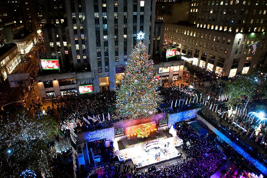 Американский новый год 2024. Рокфеллер Плаза Нью-Йорк елка. Новогодняя елка Рокфеллер Плаза. Главная ёлка Америки Рокфеллер-центр Нью-Йорк США. Главная елка Рокфеллер Плаза в Нью.