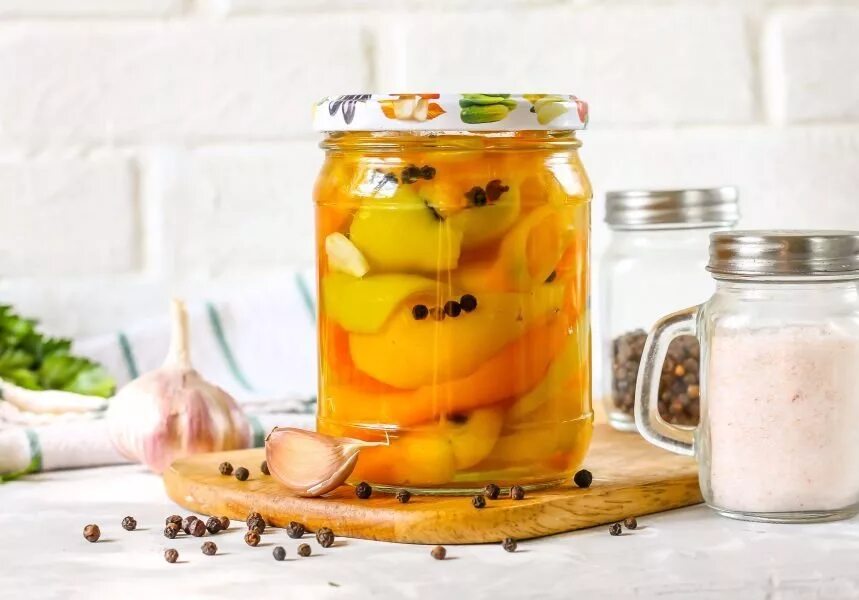 Болгарский перец с медом на зиму. Консервированный болгарский перец. Перец в банке. Лечо в меду. Перец в заливке на зиму.