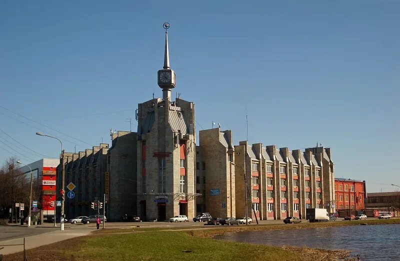 Петродворцовый часовой завод Петергоф. Петродворцовый часовой завод ракета. Ракета Петергоф завод завод. Часовой завод ракета здание. Петергофская фабрика часы