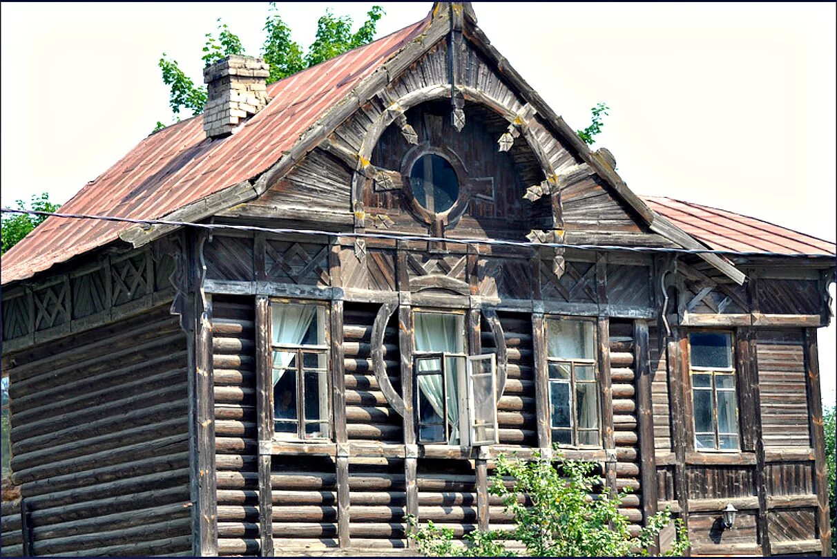 деревня деревня старый домик. окна старинные деревянные. заброшенные деревни ярославской области. дом сергеевой из деревни липовицы. старинный дом.