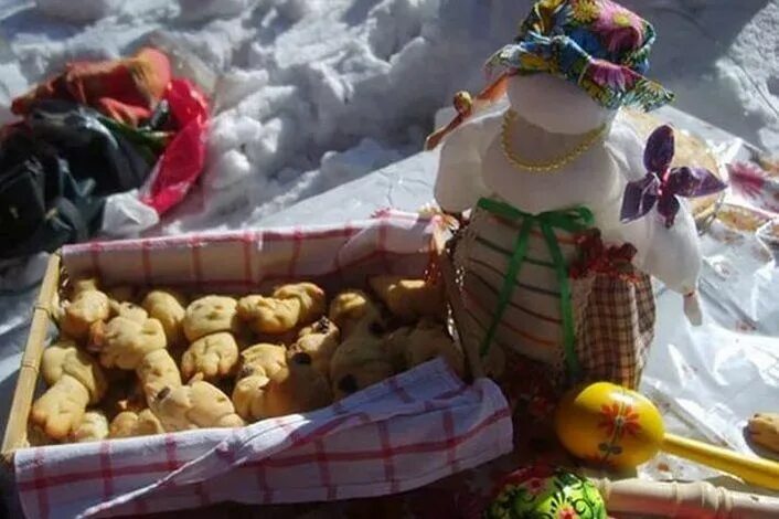 Сороки праздник славянские народные праздники. Обряд закликания весны Жаворонки. Сороки праздник. Жаворонки праздник. Славянский праздник Жаворонки.