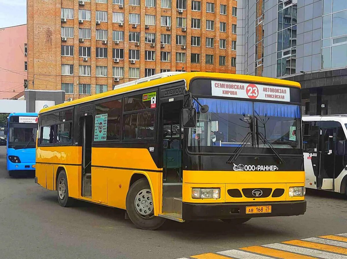 Mersedes avtobus tashkent 125. 79 автобус владивосток. Автобусы 90 годов. Автобус 125 москва. Автобус 125 москва.
