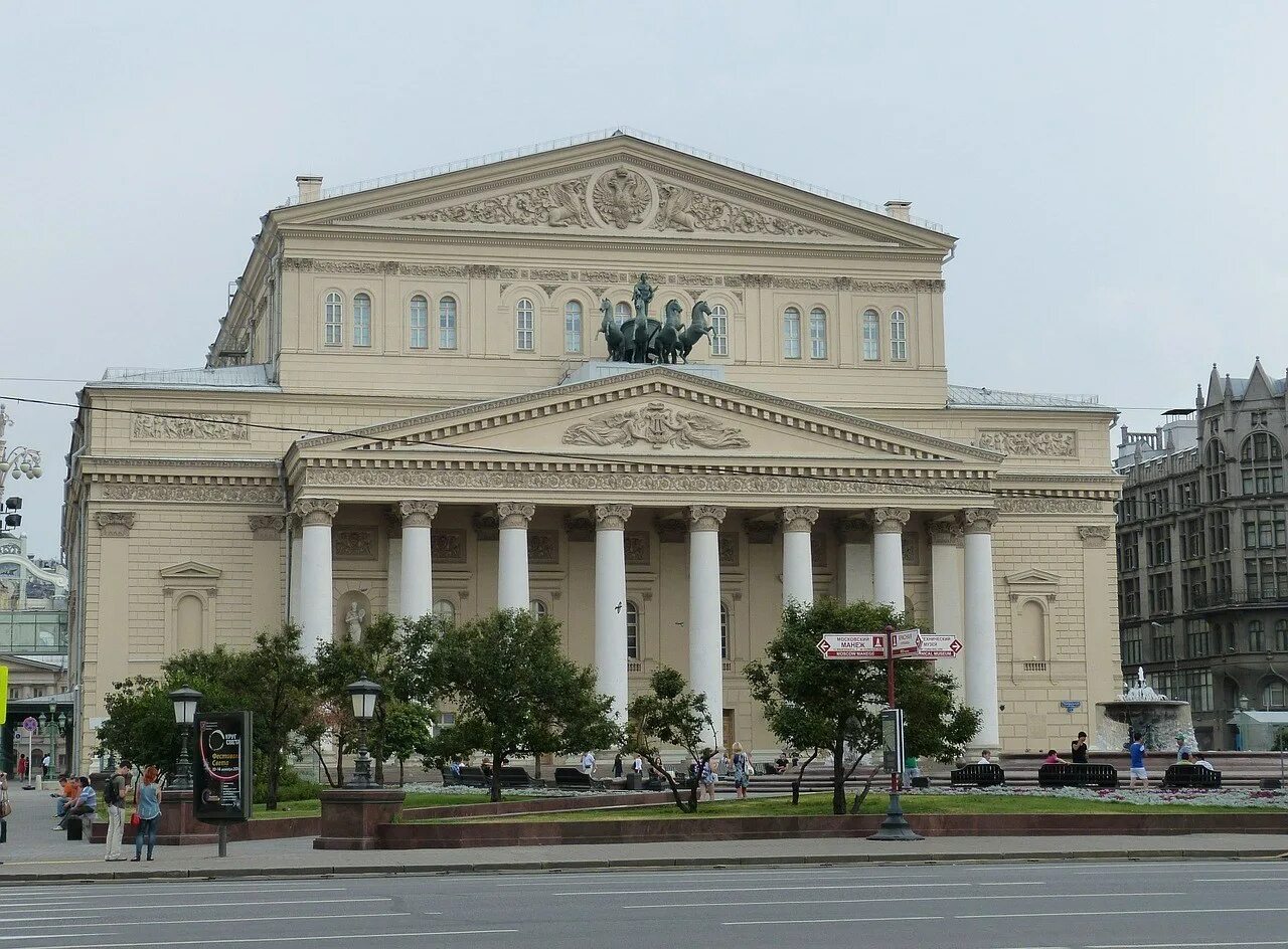 Www bolshoi. Москва. Большой театр. Большой Московский театр. Большой театр оперы и балета в Москве. Здание большого театра в Москве.